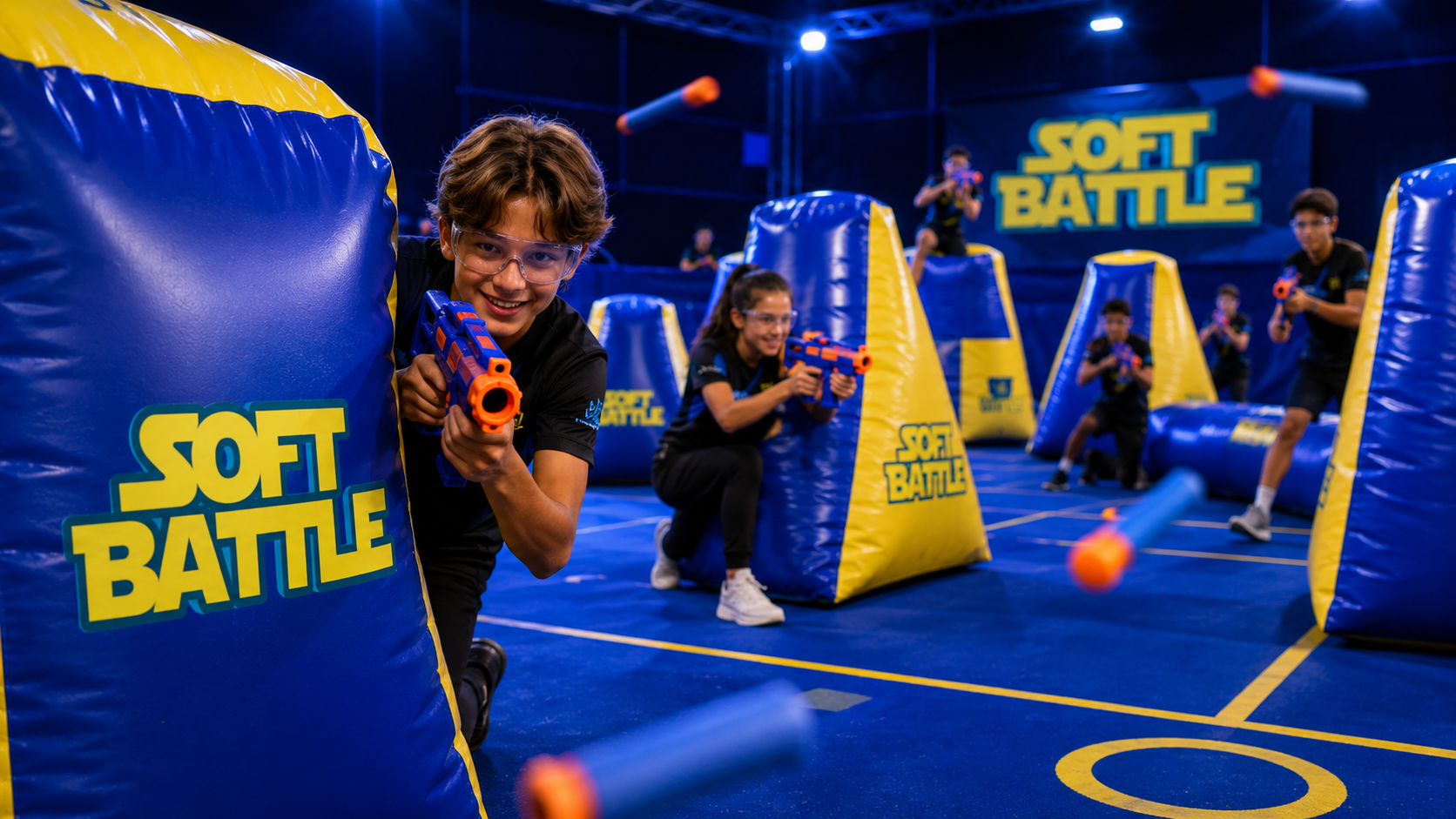 Barn spelar Soft Battle i hallen